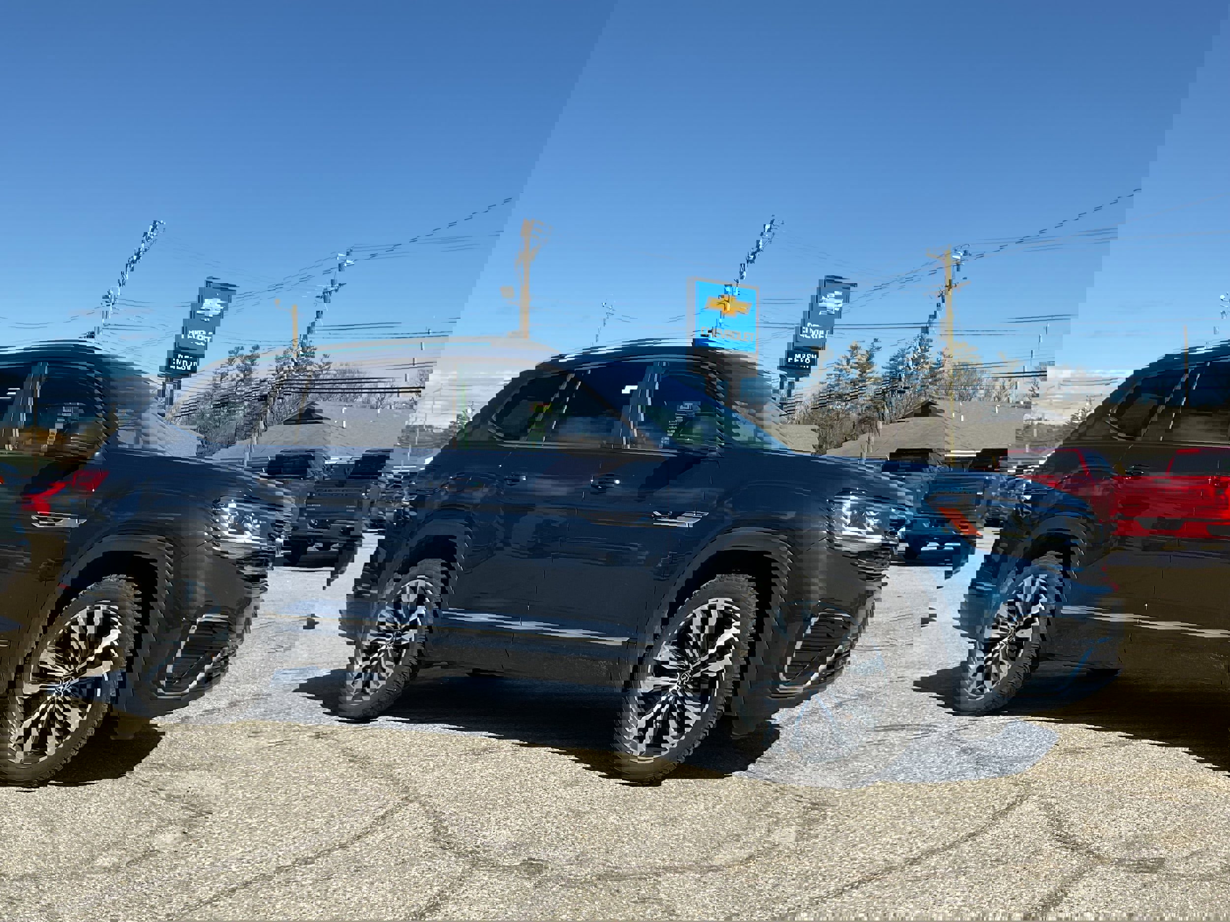 Used 2021 Volkswagen Atlas SEL R-Line image 2