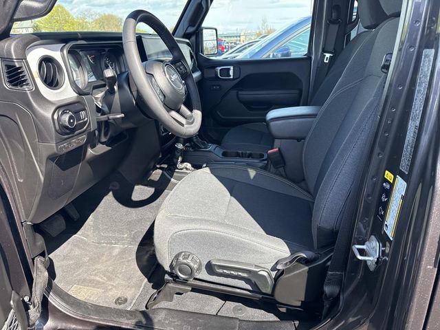 Used 2025 Jeep Wrangler Unlimited Sport AWD/4WD image 23