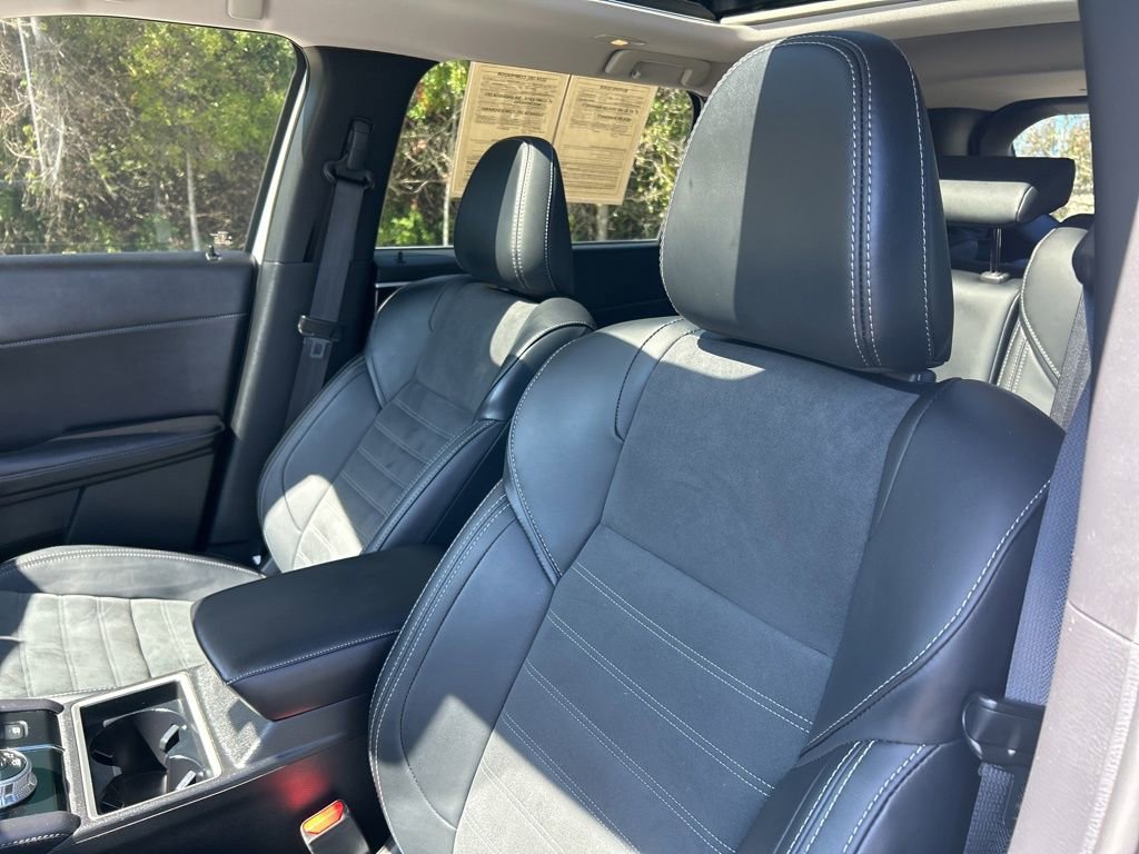 Used 2025 Mitsubishi Outlander 4WD Plug-In Hybrid image 21