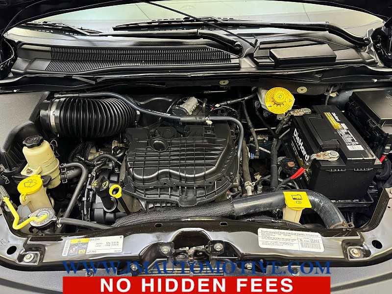 Used 2014 Chrysler Town & Country Touring image 10