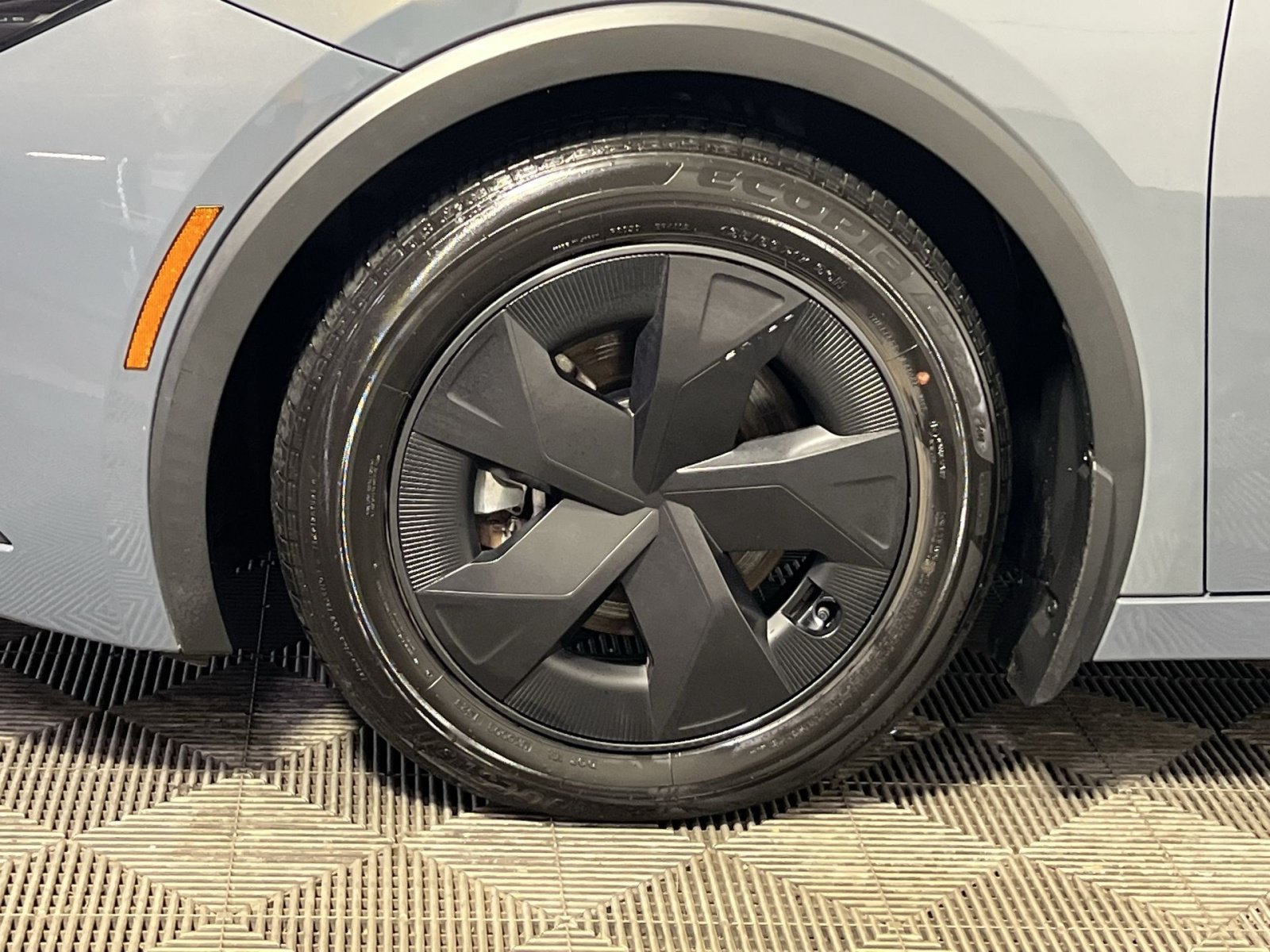 Used 2023 Toyota Prius Prime FWD image 13