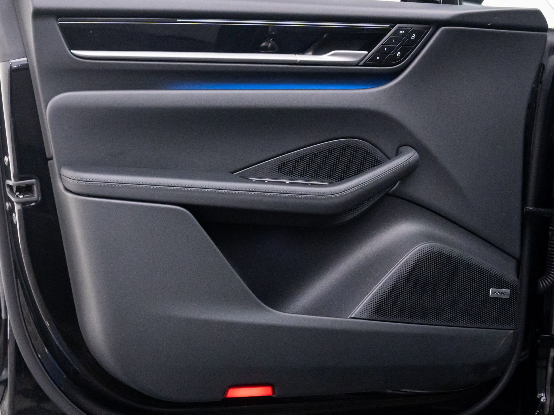 Certified 2025 Porsche Macan 4 Electric image 14