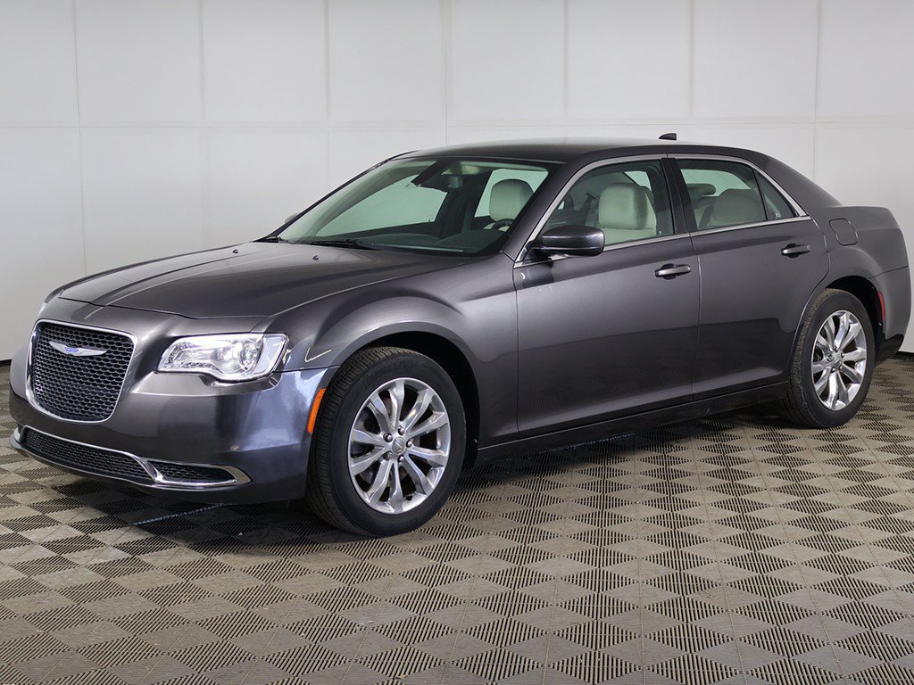 Used 2018 Chrysler 300 Touring L AWD/4WD image 5