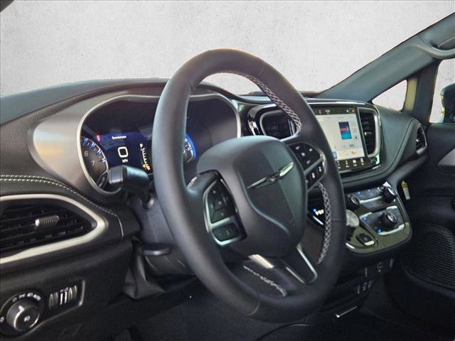 New 2026 Chrysler Pacifica Select FWD image 3