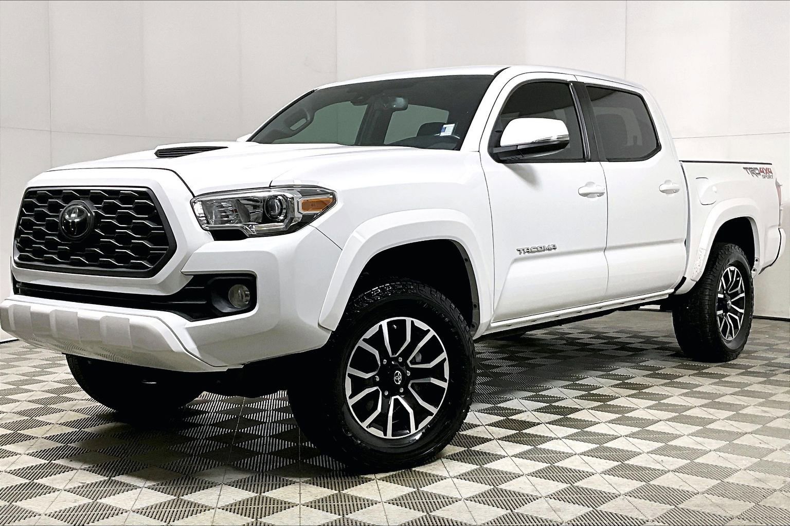Used 2020 Toyota Tacoma TRD Sport image 2