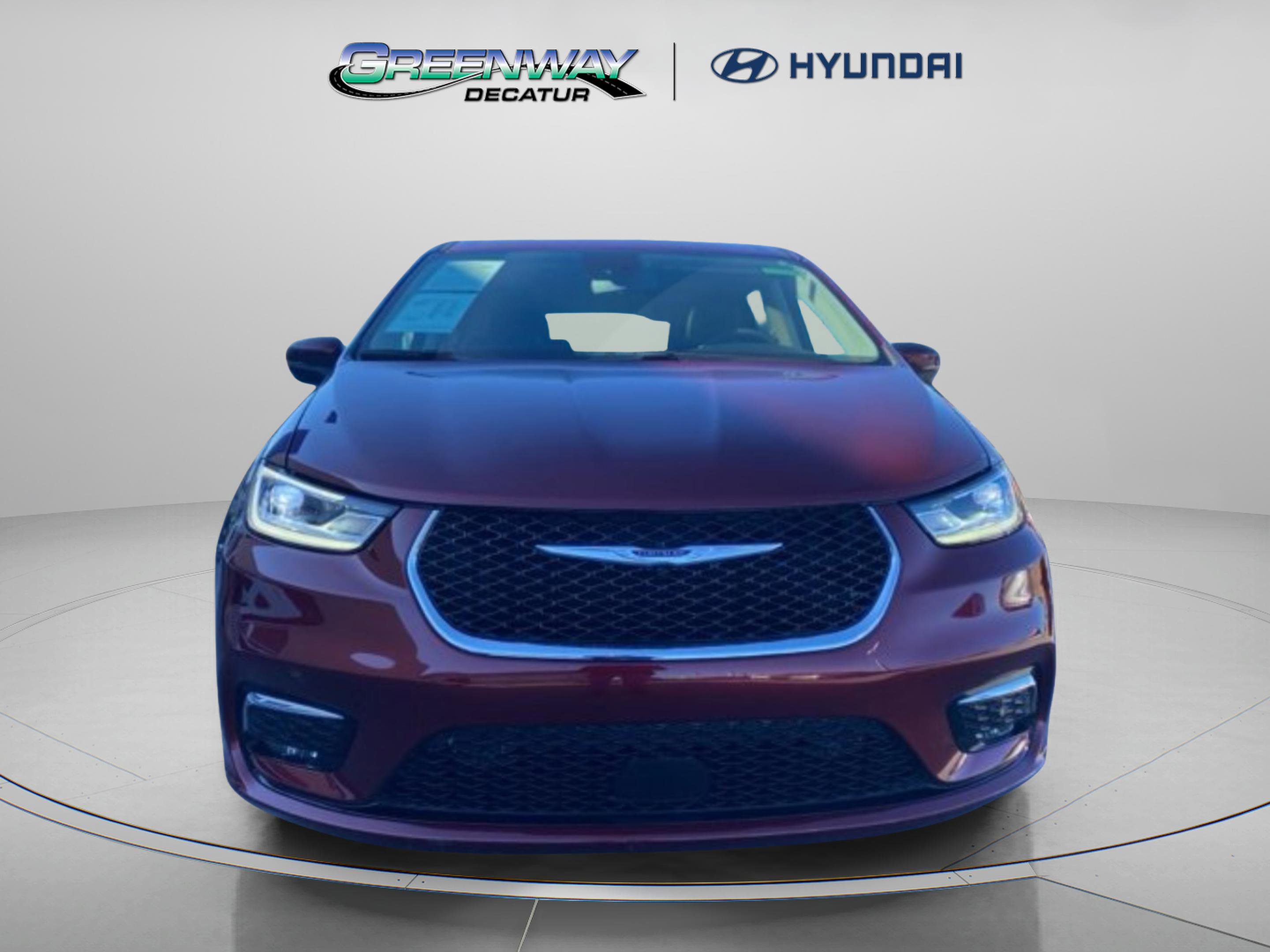 Used 2023 Chrysler Pacifica Touring-L image 3