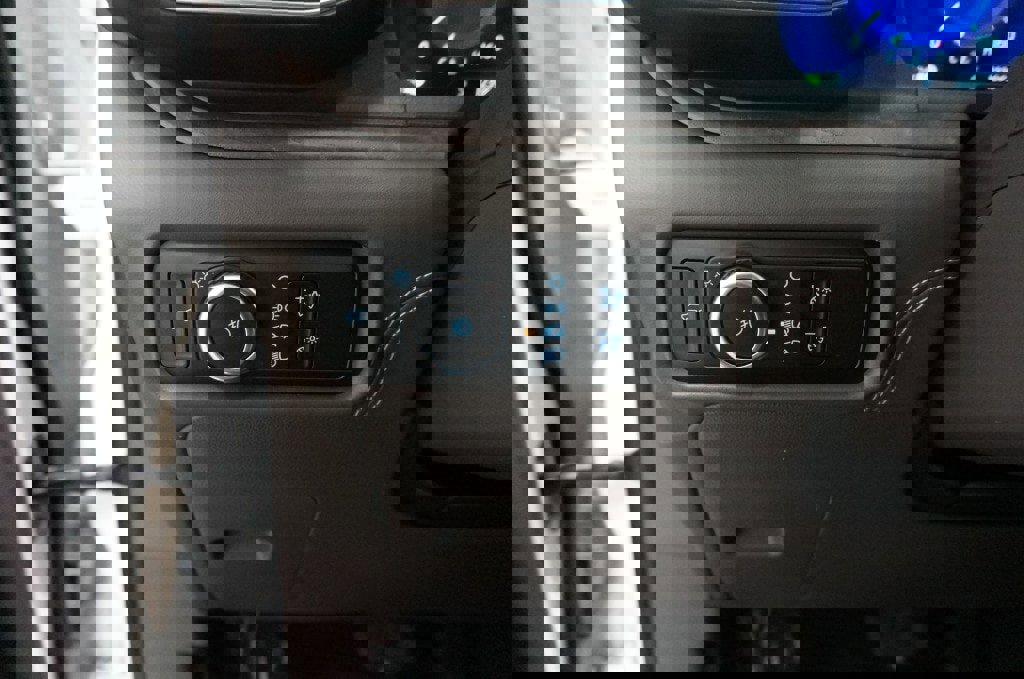 Used 2023 Ford Explorer Platinum w/ Technology Package image 18