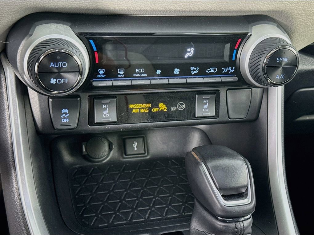 Used 2021 Toyota RAV4 XLE Premium image 22