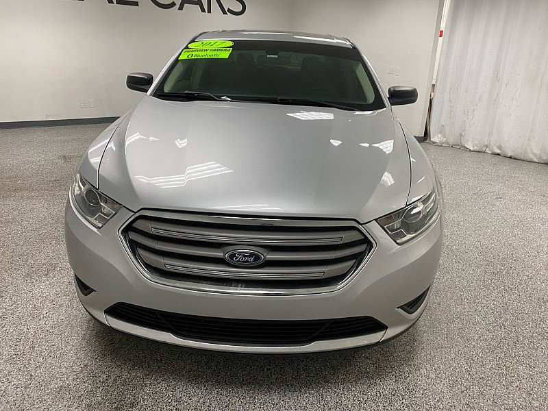 Used 2017 Ford Taurus SE image 2