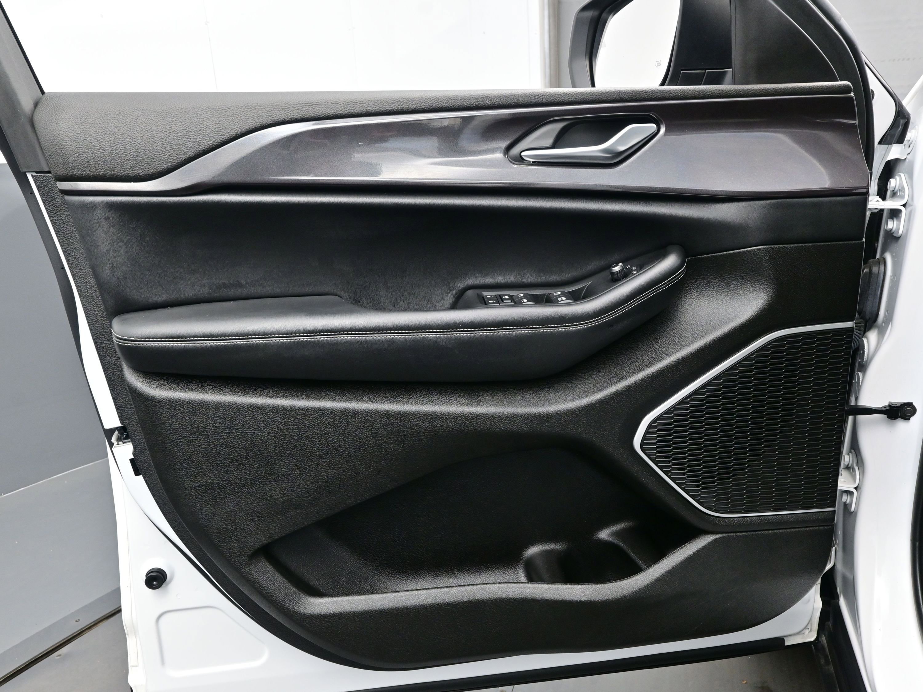 Used 2022 Jeep Grand Cherokee L Laredo w/ Luxury Tech Group I image 10