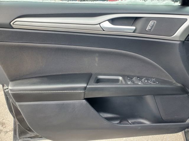 Used 2020 Ford Fusion SE image 7