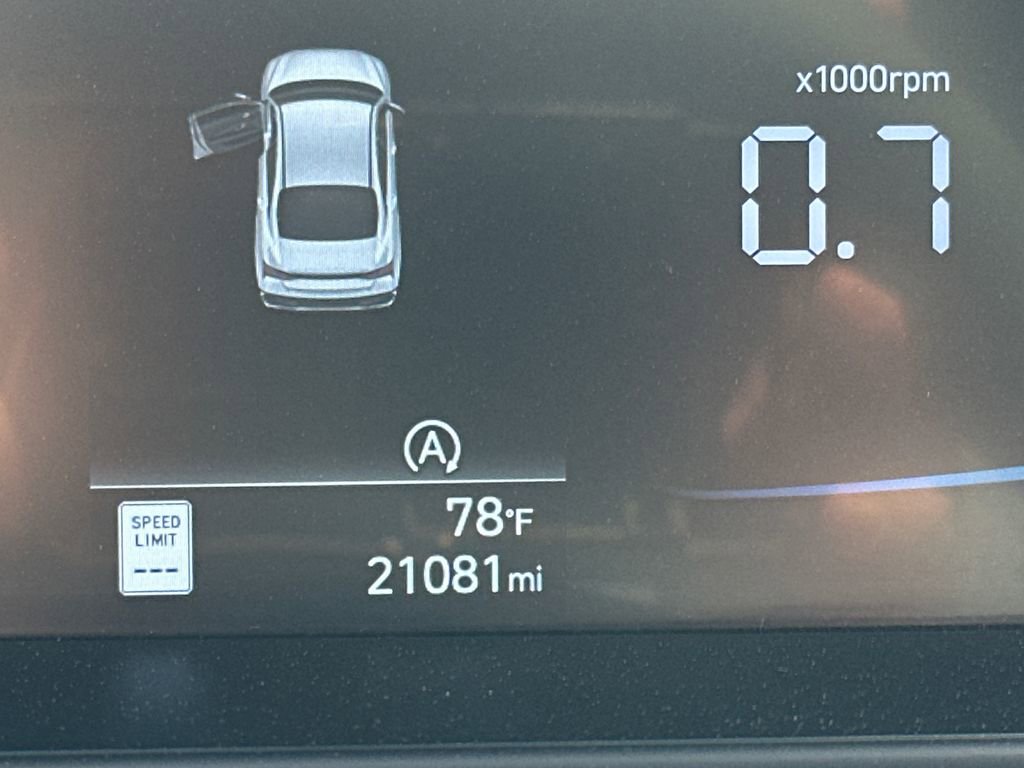 Used 2025 Hyundai Elantra SE FWD image 27