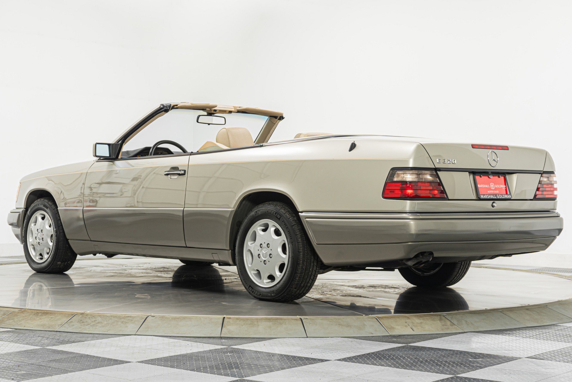 Used 1995 Mercedes-Benz E 320 Convertible image 11