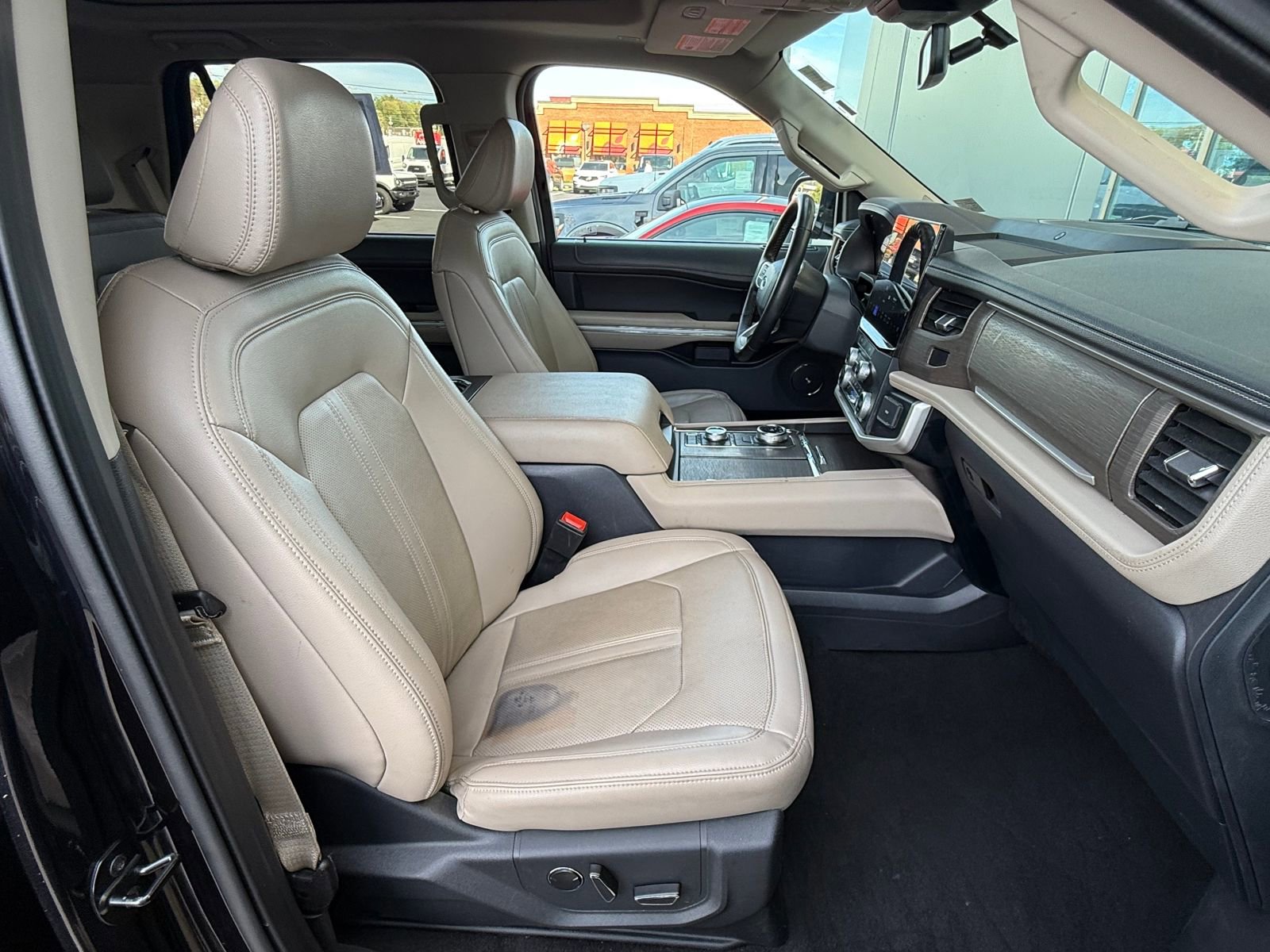 Certified 2024 Ford Expedition Limited image 17