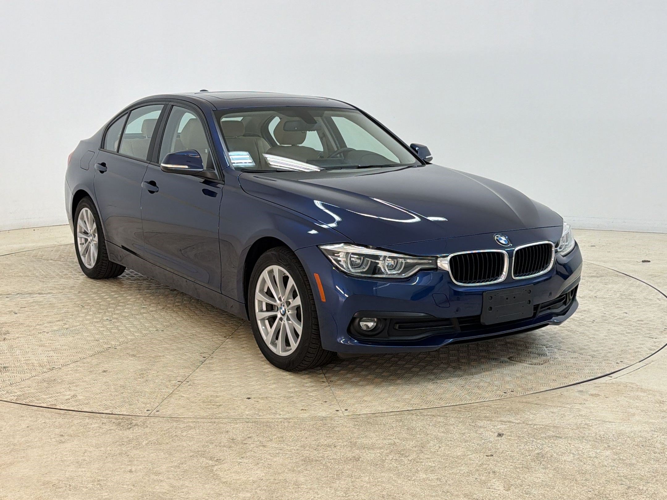 Used 2018 BMW 320i xDrive Sedan w/ Convenience Package AWD/4WD image 7