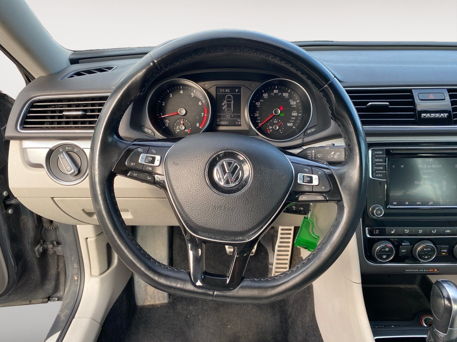 Used 2018 Volkswagen Passat 2.0T R-Line FWD image 14