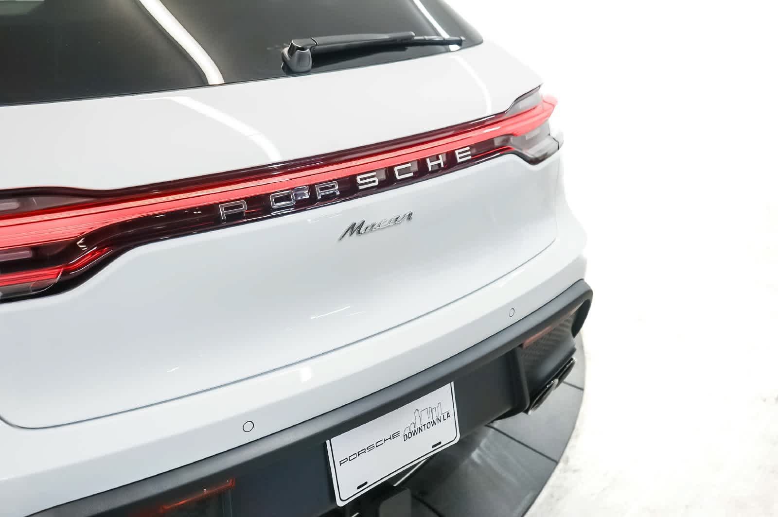 Certified 2026 Porsche Macan AWD/4WD image 12