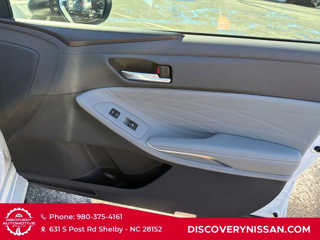 Used 2020 Toyota Avalon Limited image 39