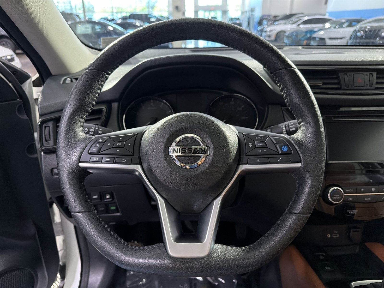 Used 2019 Nissan Rogue SL w/ Premium Package AWD/4WD image 25