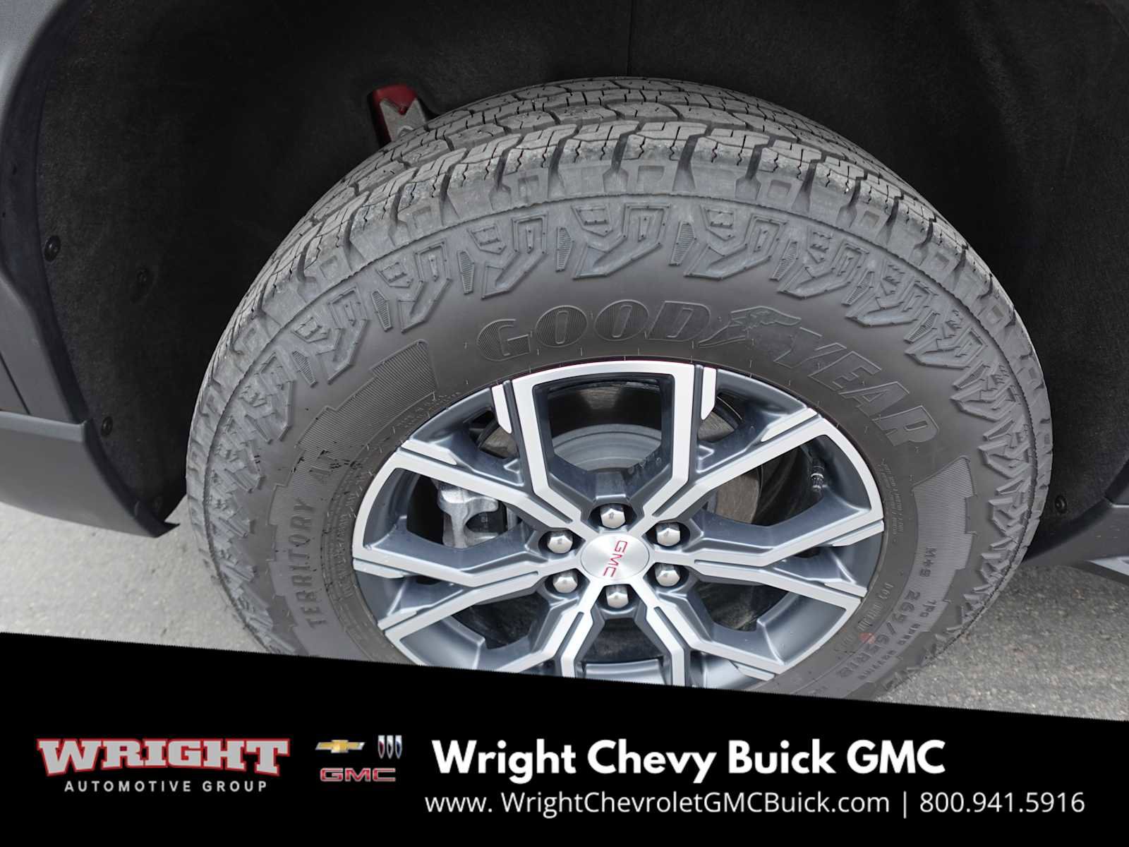 Used 2025 GMC Acadia AT4 w/ Luxury Package image 36