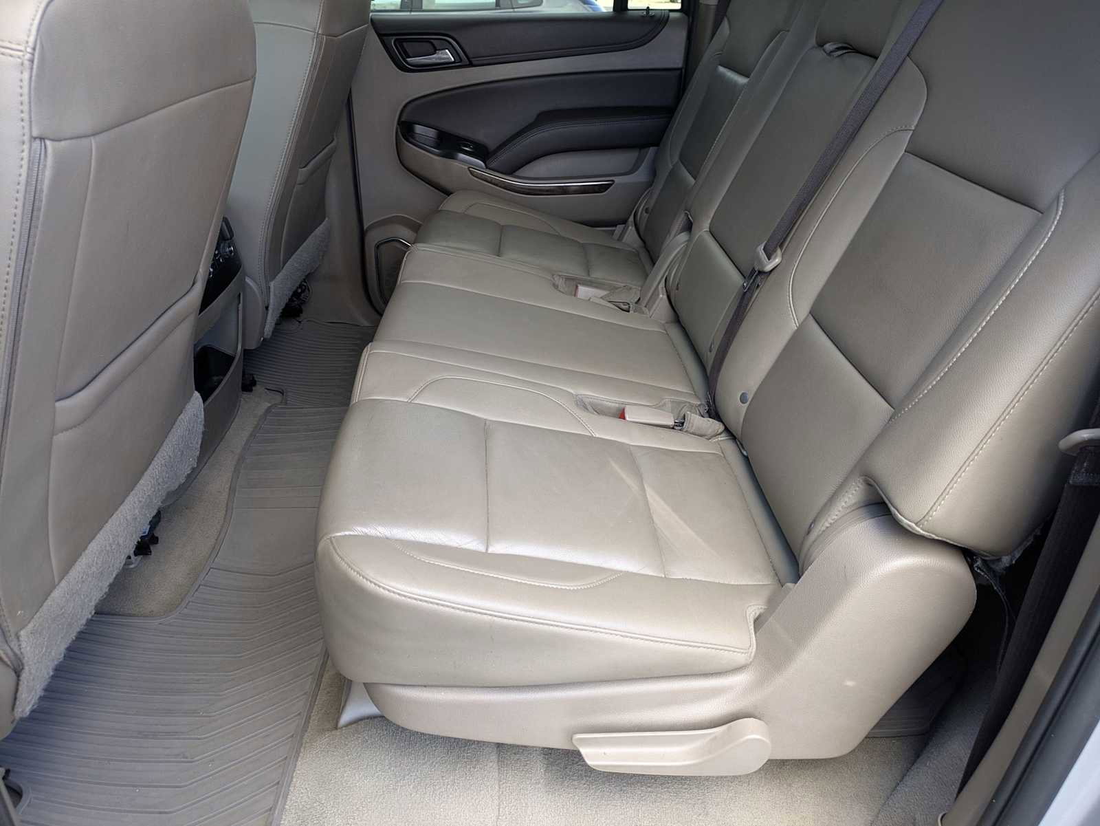 Used 2019 Chevrolet Suburban LT w/ Luxury Package image 19