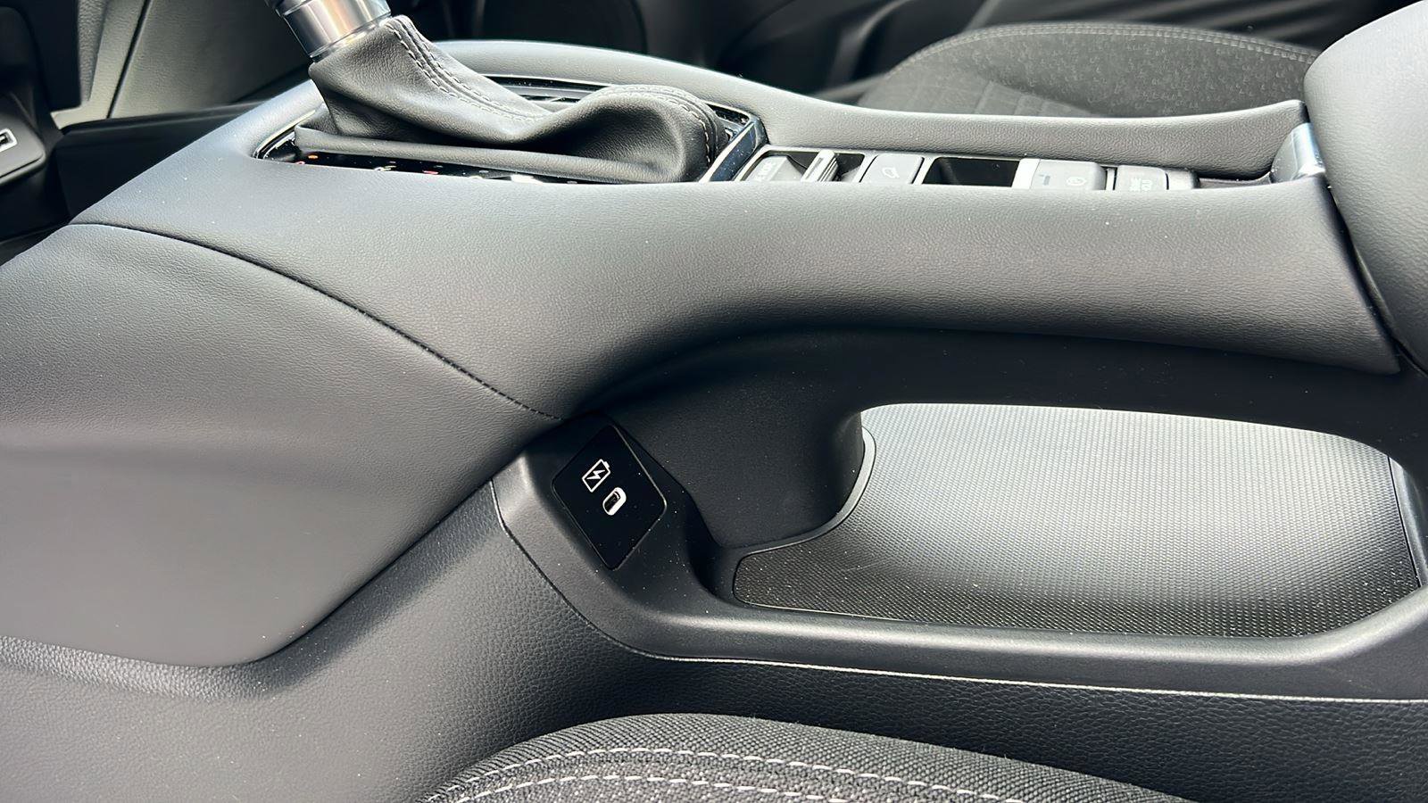 Certified 2025 Honda HR-V LX image 22