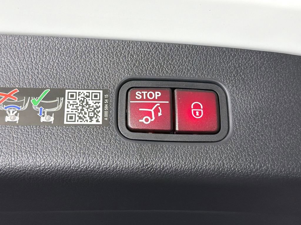 Used 2025 Mercedes-Benz GLC 300 image 20