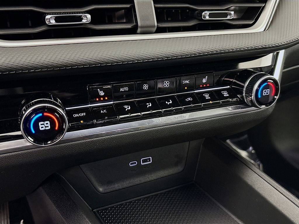 Used 2026 Chevrolet Equinox LT w/ Convenience Package II image 18