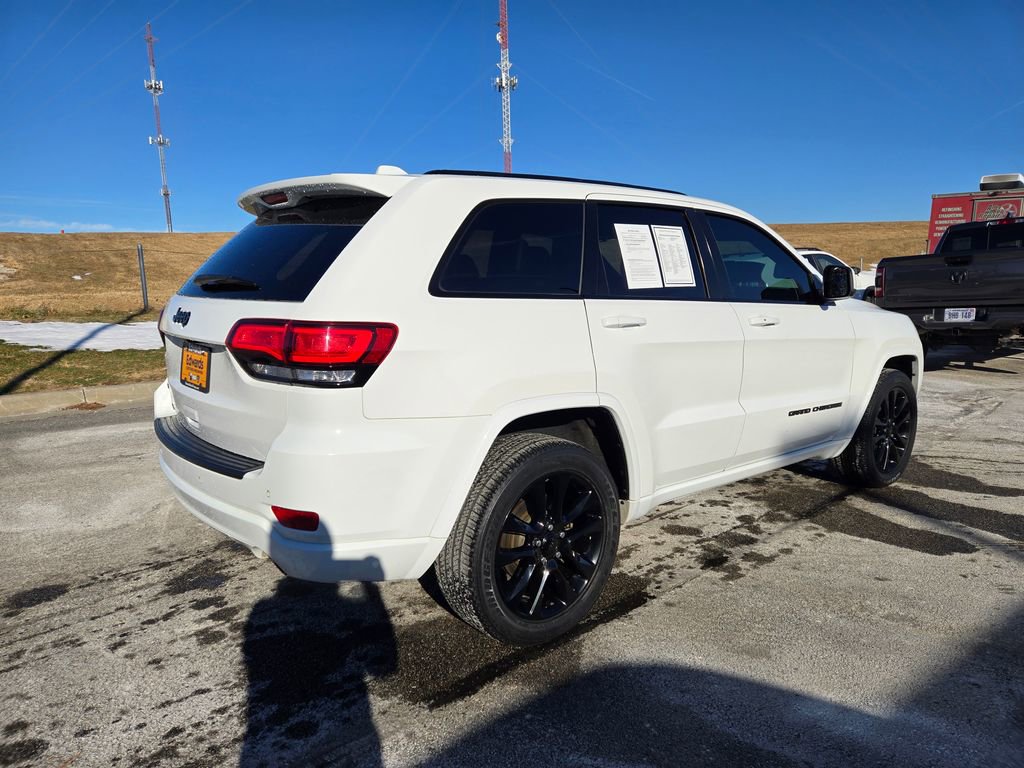 Used 2020 Jeep Grand Cherokee Altitude image 3