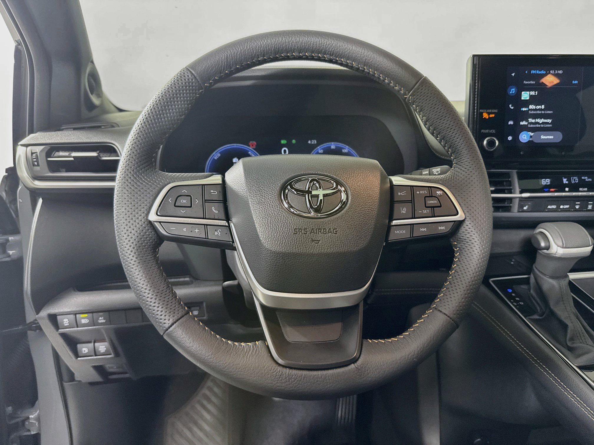 Used 2026 Toyota Sienna XLE Woodland Edition AWD/4WD image 12
