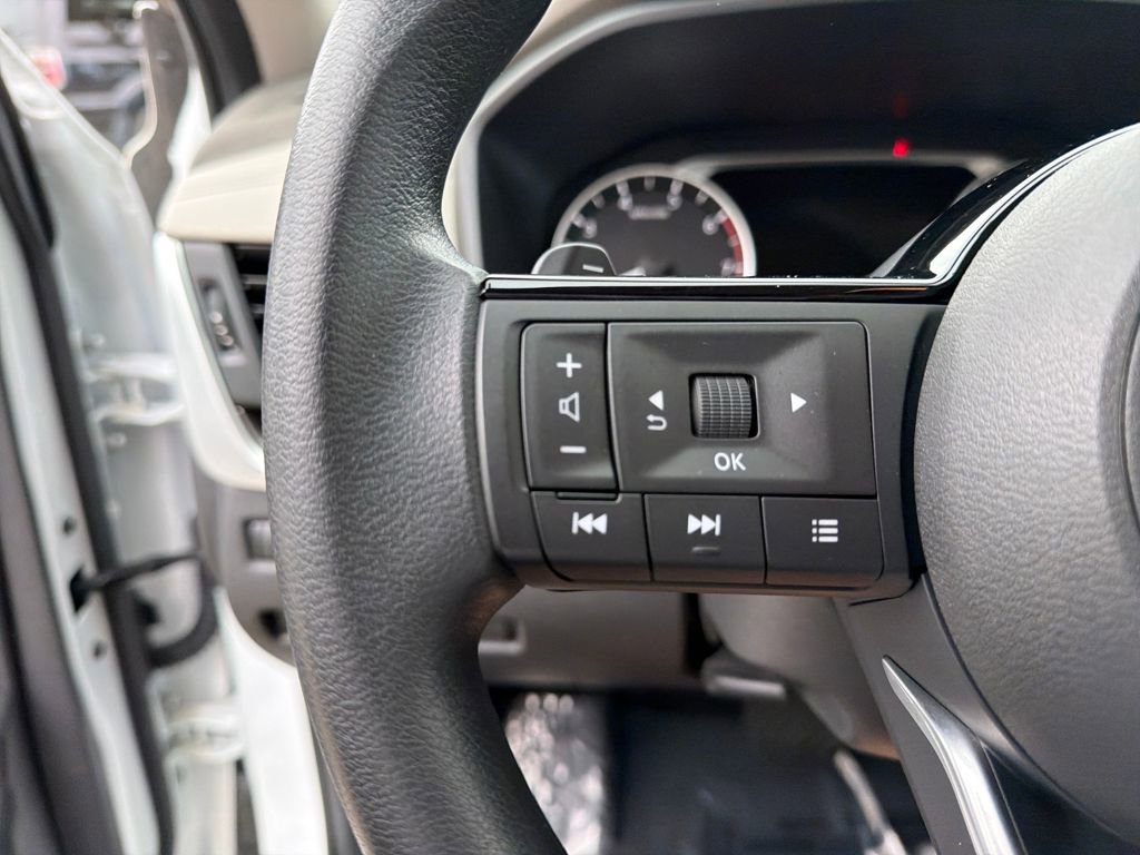 Used 2023 Nissan Rogue SV image 21