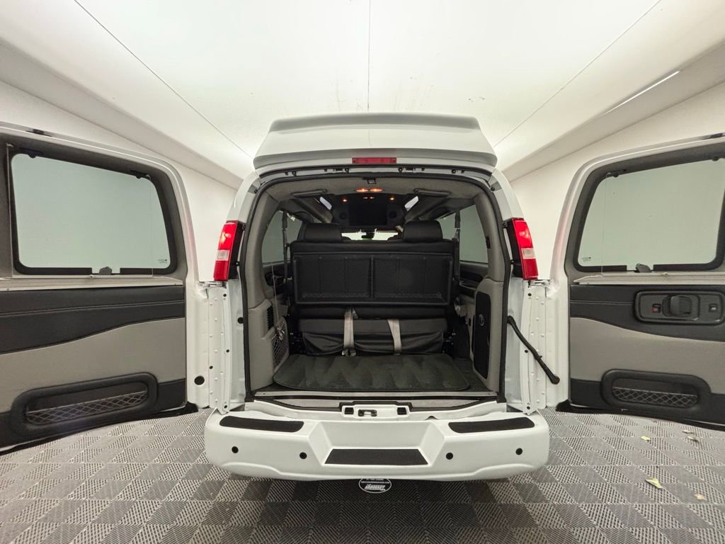 Used 2020 Chevrolet Express 2500 Extended w/ Enhanced Convenience Package image 9