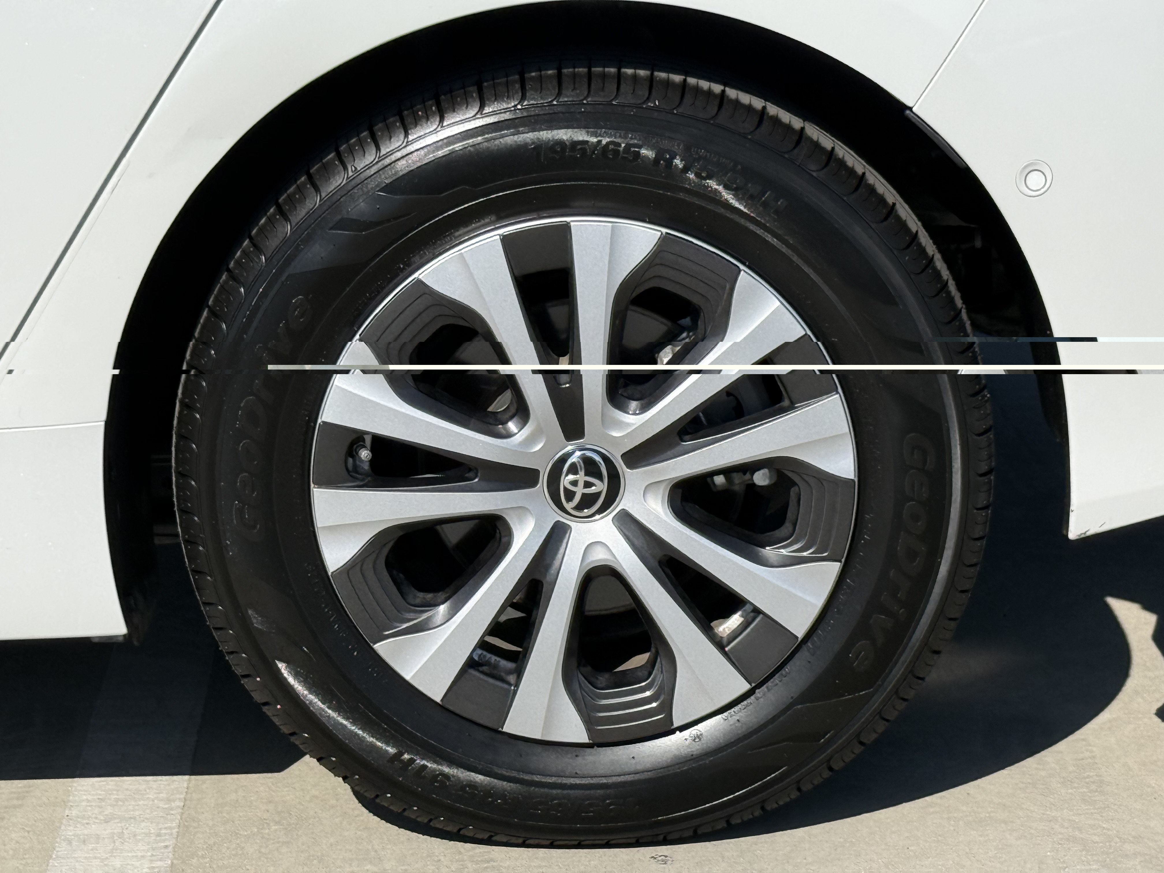 Used 2021 Toyota Prius LE w/ Carpet Mat Package (TMS) AWD/4WD image 16