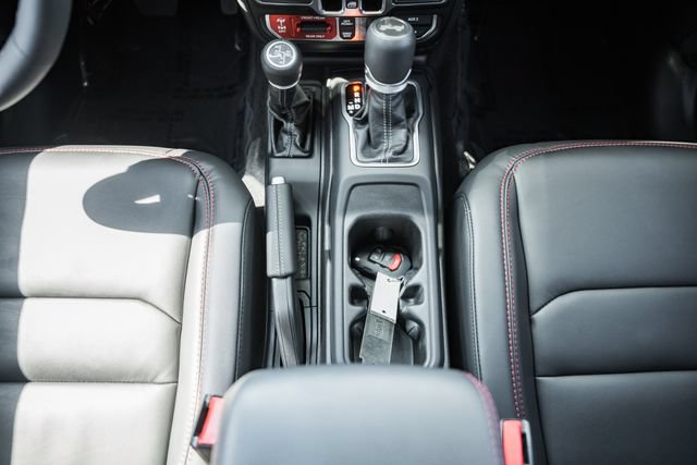 Used 2025 Jeep Wrangler Unlimited Rubicon AWD/4WD image 28