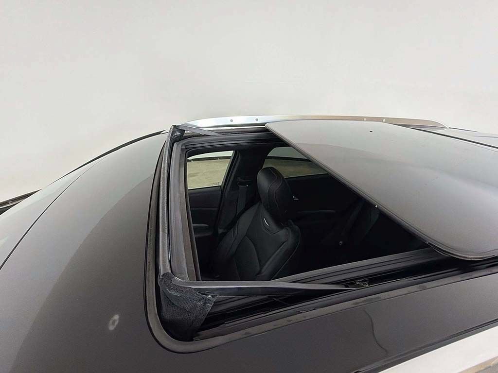 Used 2019 Cadillac XT4 Premium Luxury FWD image 17