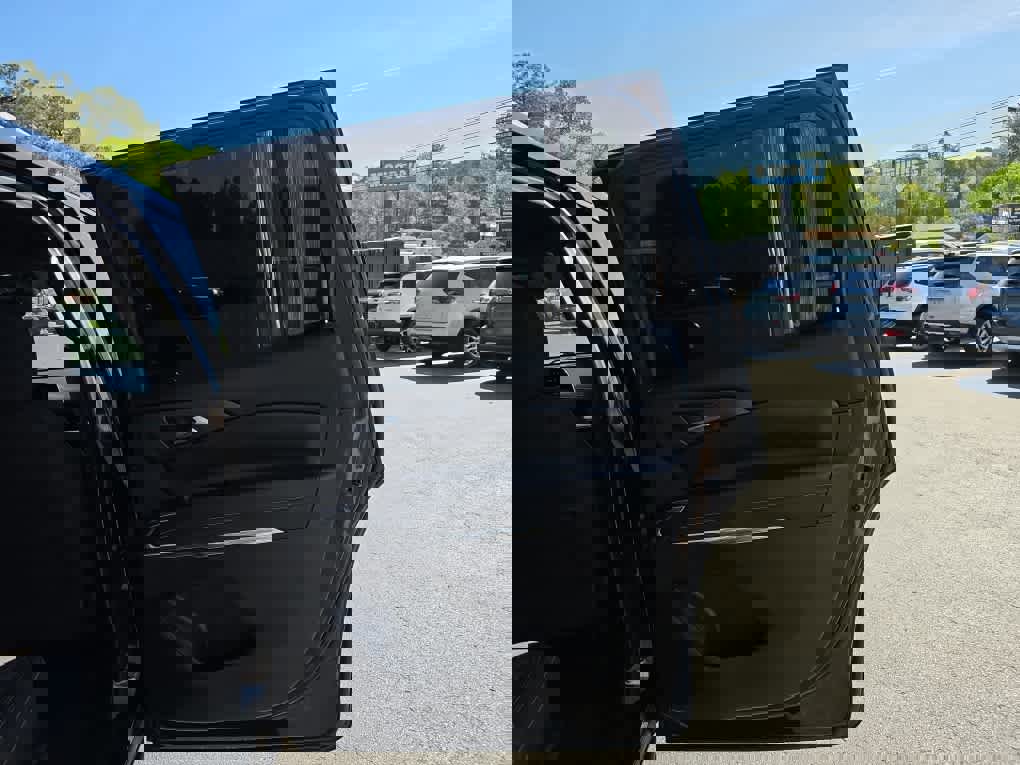 Used 2025 Chevrolet Traverse LT w/ Driver Confidence Package image 26