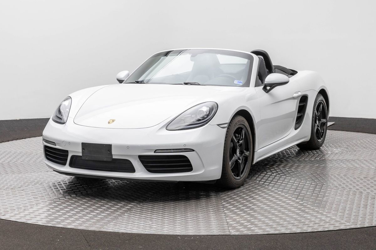 Used 2017 Porsche 718 Boxster RWD image 2
