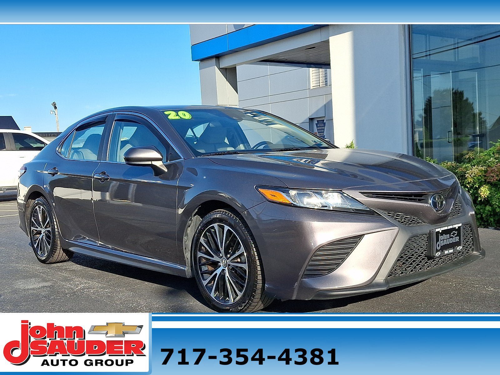 Used 2020 Toyota Camry SE w/ Blackout Package FWD image 1