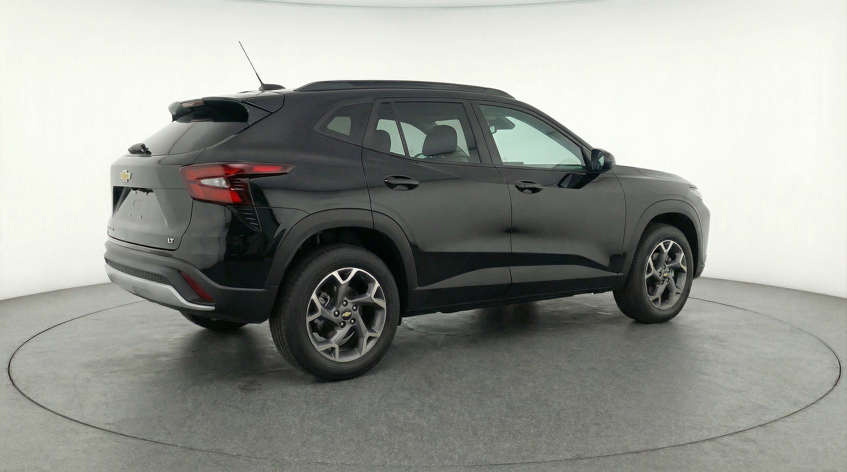 Used 2025 Chevrolet Trax LT w/ LT Convenience Package FWD image 9
