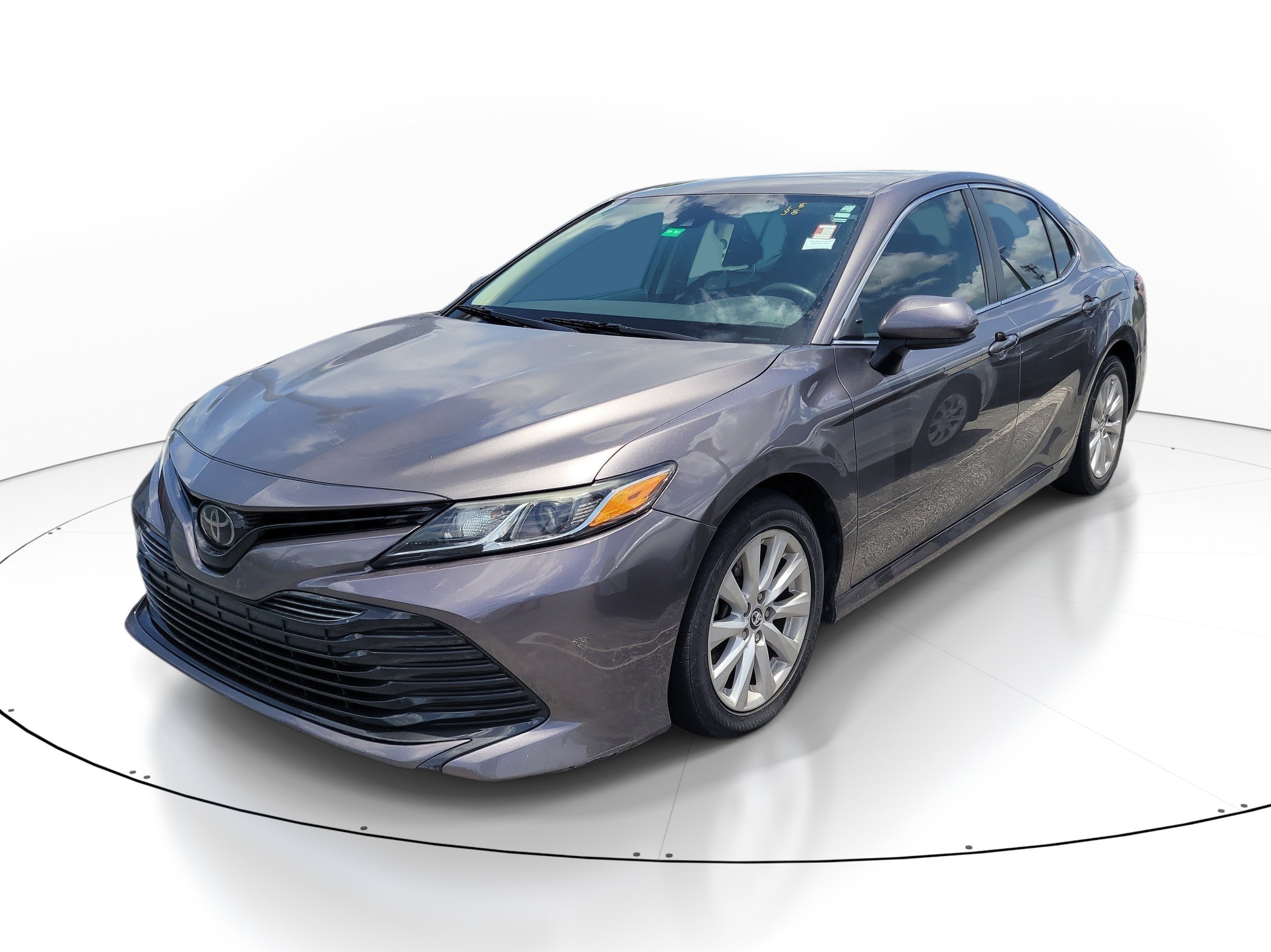 Used 2020 Toyota Camry LE FWD image 3