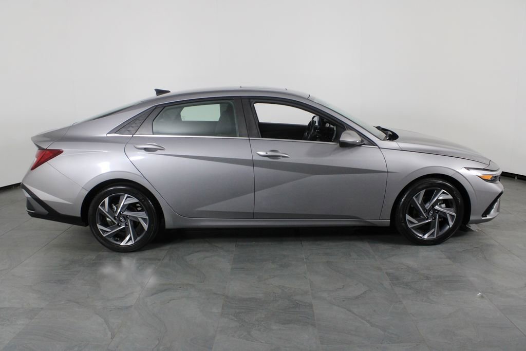 Certified 2024 Hyundai Elantra SEL w/ Convenience Package FWD image 15
