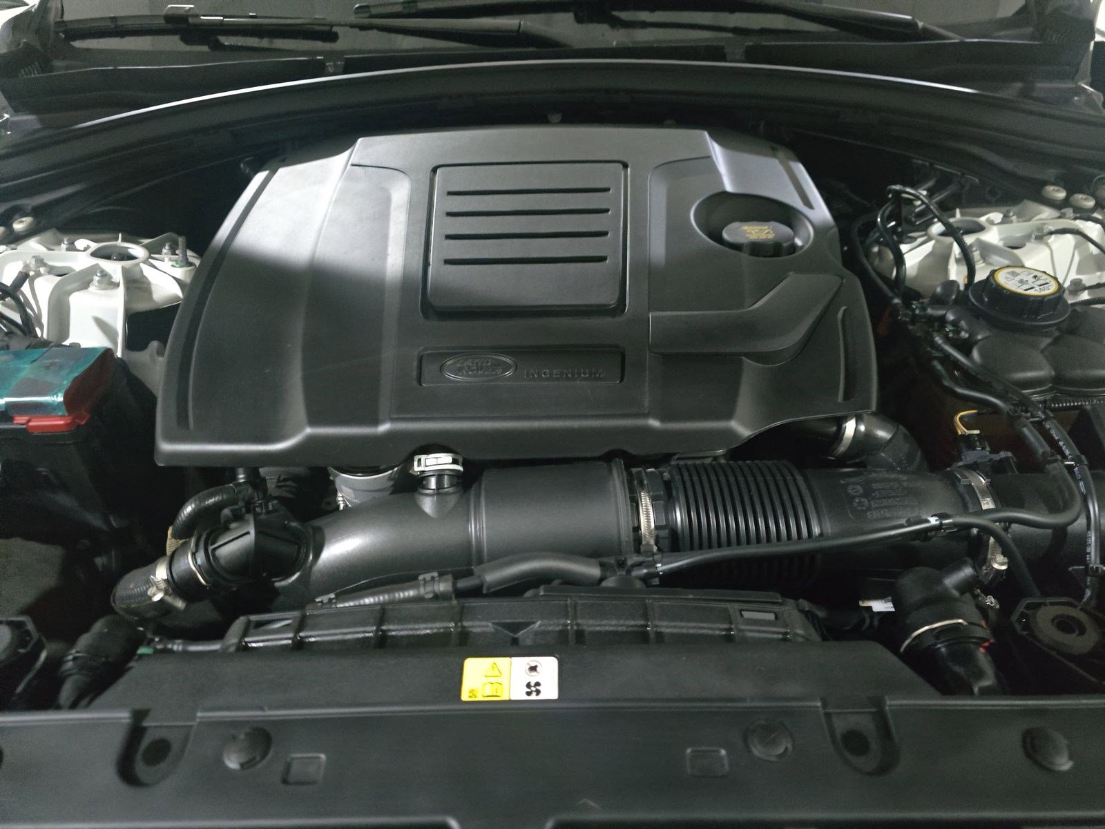 Used 2021 Land Rover Range Rover Velar R-Dynamic S image 18