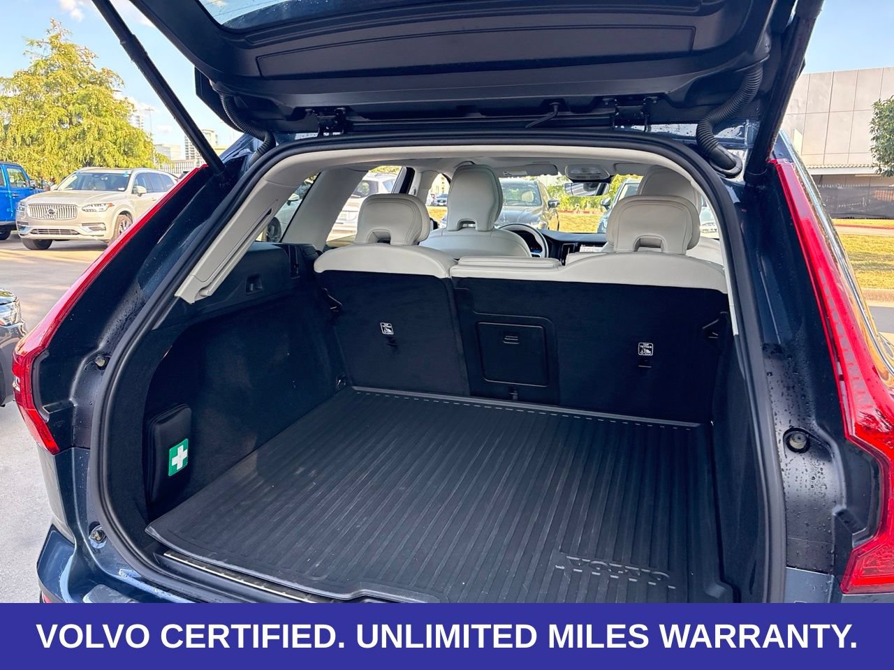 Certified 2024 Volvo XC60 B5 Plus w/ Protection Package Premier AWD/4WD image 9