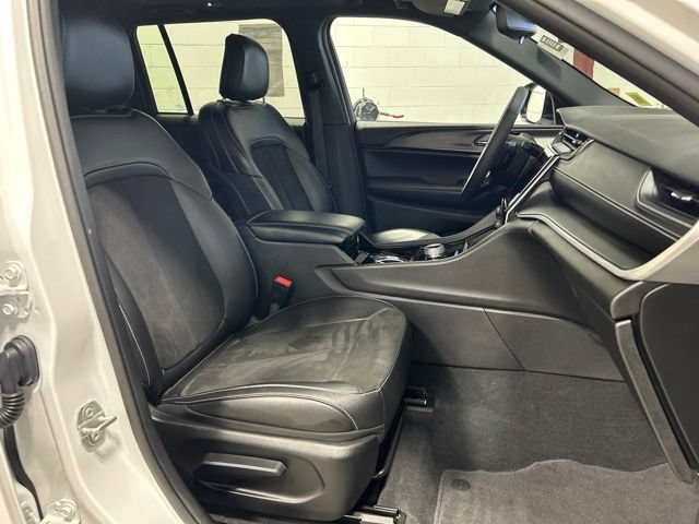 Used 2023 Jeep Grand Cherokee Altitude AWD/4WD image 12