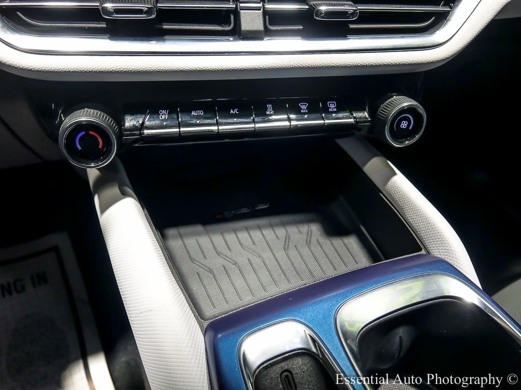 Used 2025 Chevrolet Equinox EV LT image 23