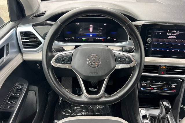 Used 2025 Volkswagen Taos SE FWD image 18