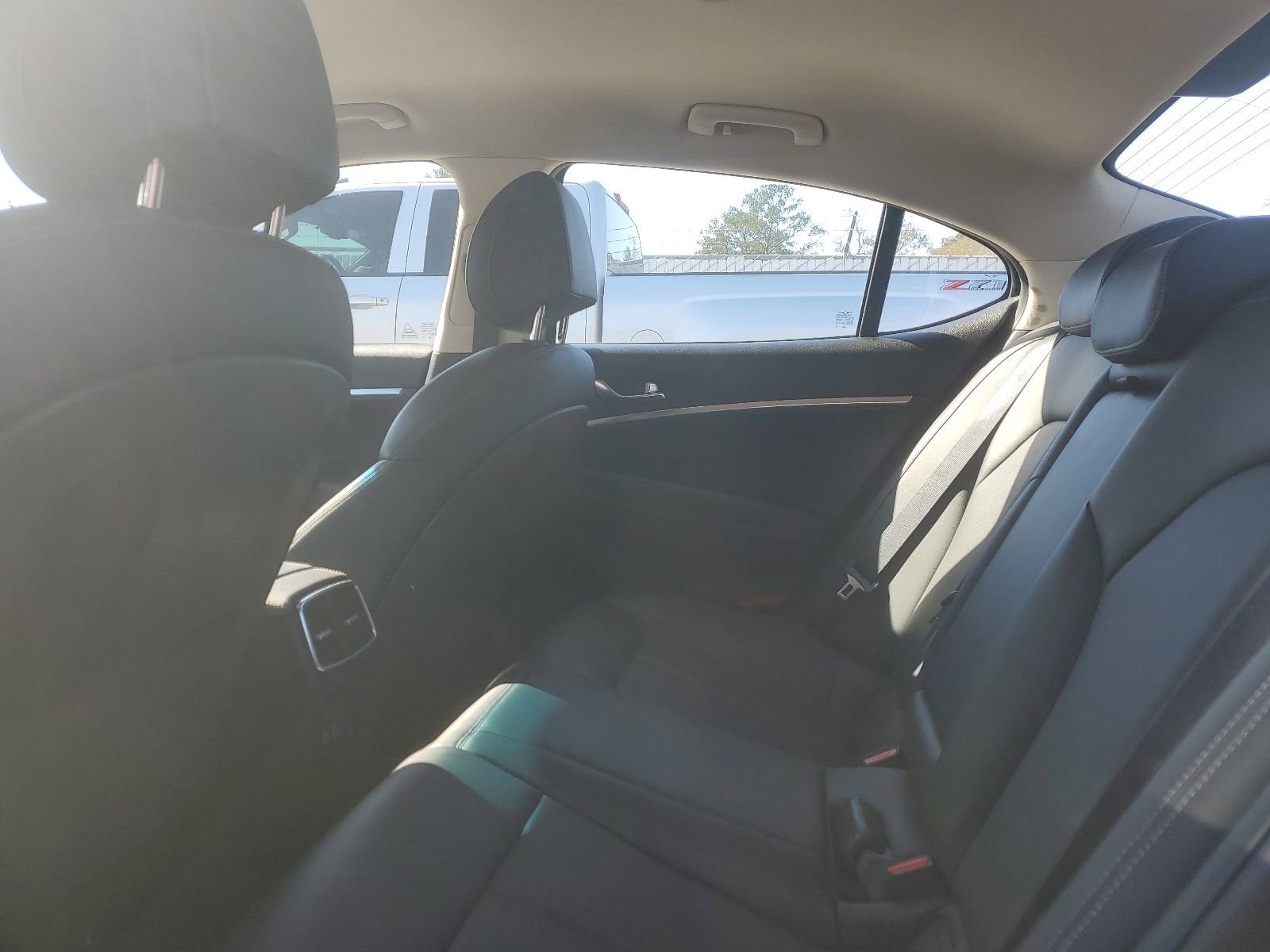 Used 2025 Genesis G70 2.5T image 12