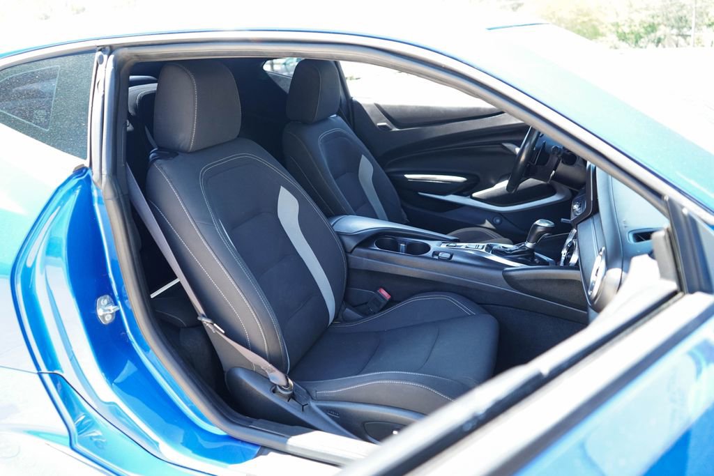 Used 2016 Chevrolet Camaro LT w/ Technology Package image 32