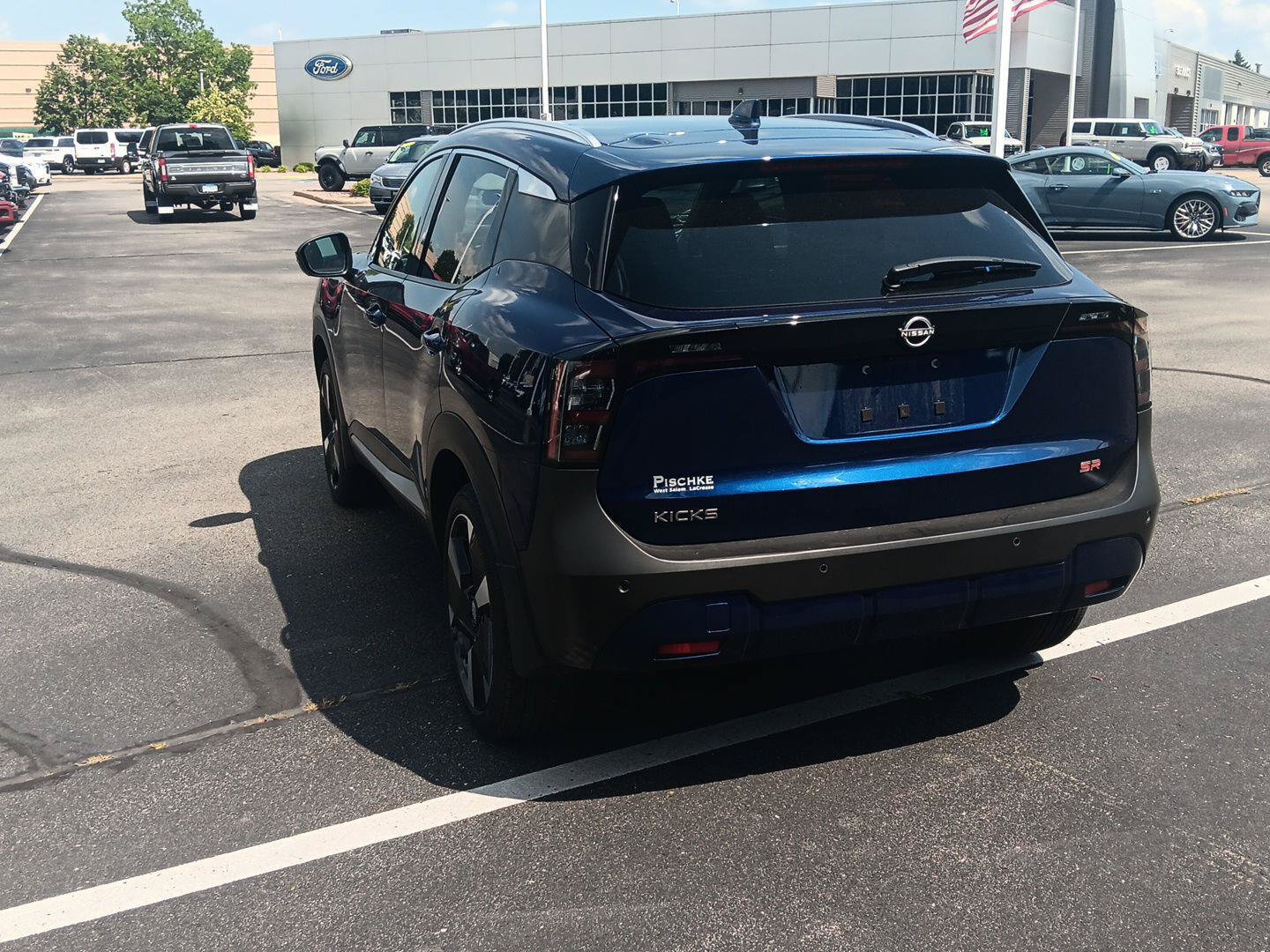 Used 2025 Nissan Kicks SR FWD image 7