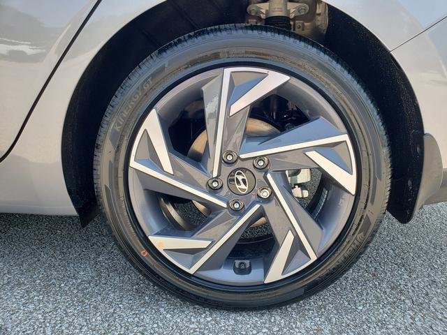 New 2025 Hyundai Elantra SEL image 12